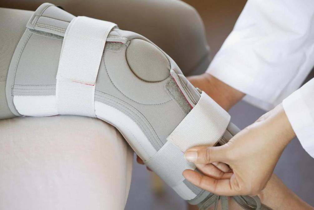 Как правильно подобрать ортопедический фиксатор для колена?